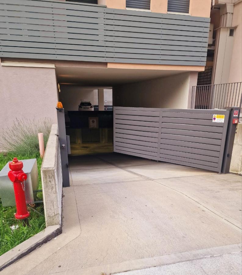 Varese Prime - Large Independent Apartment, Air Conditioning, 2 Bathrooms, 2 Free Covered Parking Spaces, No Restricted Traffic Zone, Train Station 100M, Theatre 150M, Historic City Centre Exterior foto