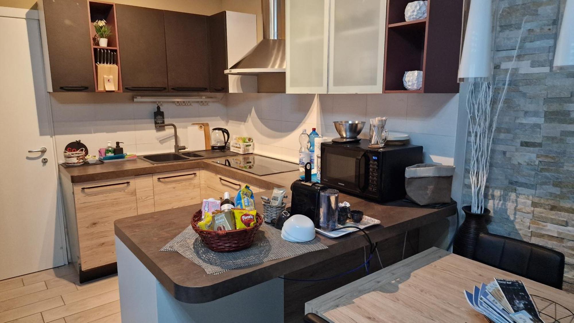 Varese Prime - Large Independent Apartment, Air Conditioning, 2 Bathrooms, 2 Free Covered Parking Spaces, No Restricted Traffic Zone, Train Station 100M, Theatre 150M, Historic City Centre Exterior foto