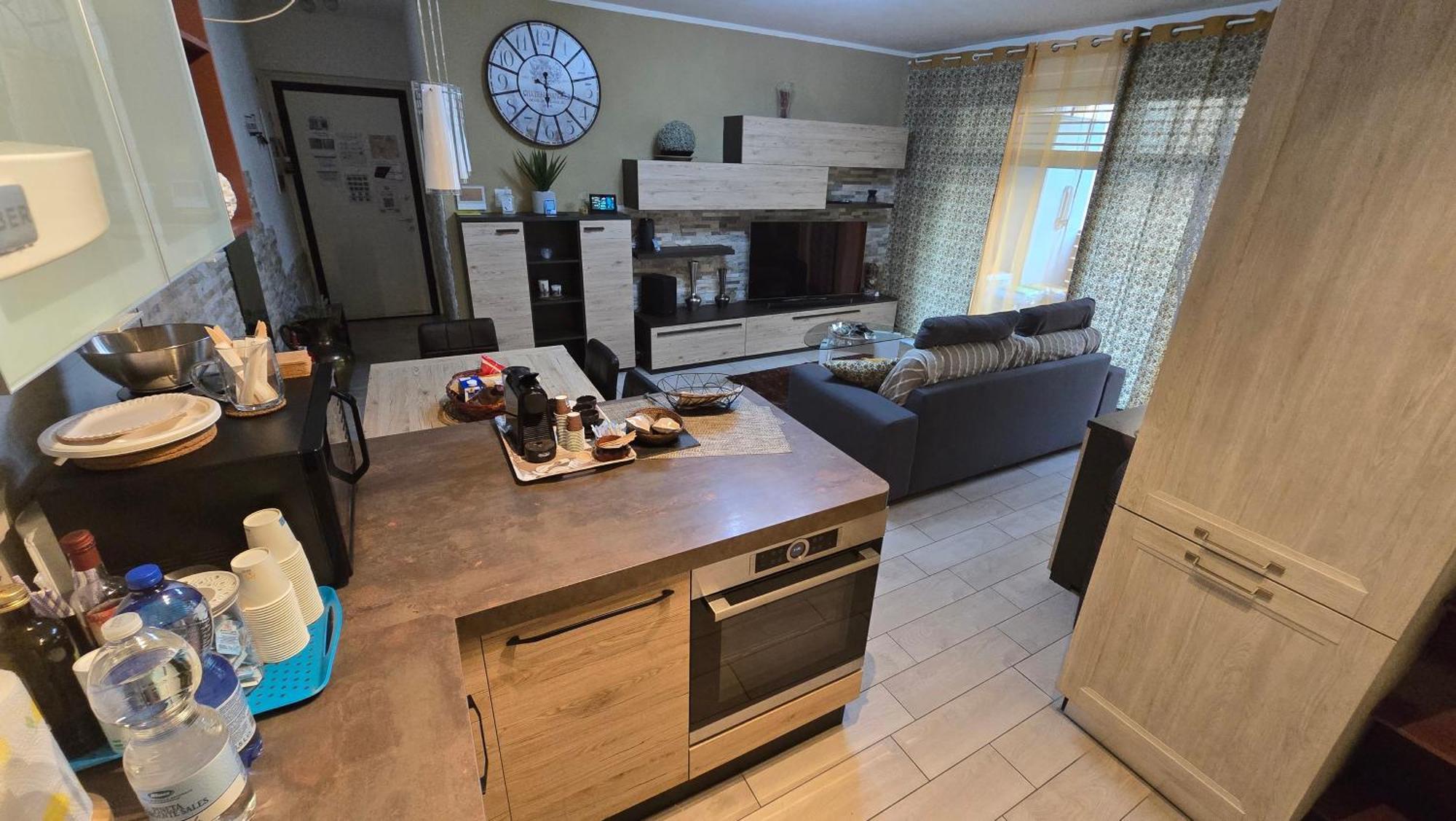 Varese Prime - Large Independent Apartment, Air Conditioning, 2 Bathrooms, 2 Free Covered Parking Spaces, No Restricted Traffic Zone, Train Station 100M, Theatre 150M, Historic City Centre Exterior foto