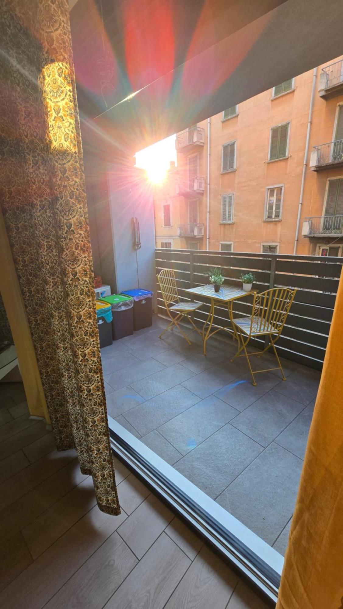 Varese Prime - Large Independent Apartment, Air Conditioning, 2 Bathrooms, 2 Free Covered Parking Spaces, No Restricted Traffic Zone, Train Station 100M, Theatre 150M, Historic City Centre Exterior foto